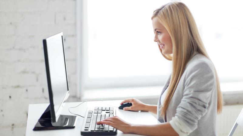 How To Attract Women Online With Your Personality