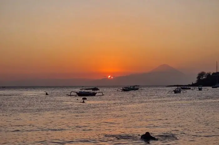 Senggigi Beach, Favorite Spot to Enjoy Panoramic Sunset in Lombok